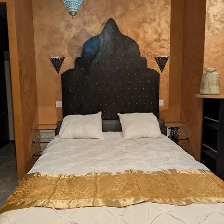 1000 Et Nuit Hotel del amor La Boissiere-de-Montaigu